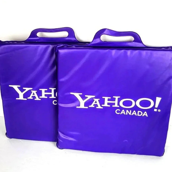 YAHOO Stadium Cushion Seats Dot Com Era 2000 Collectible Memorabilia - Picture 1 of 4